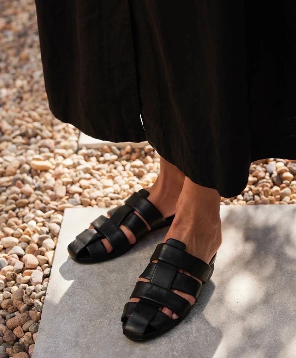 Jenni Kayne Black Camilla Fisherman Leather Strap Slide Mules Sandals Size 40